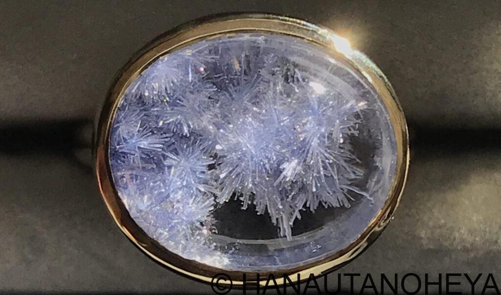 青いとげとげを取り込んだ水晶　ーはなうたのへや